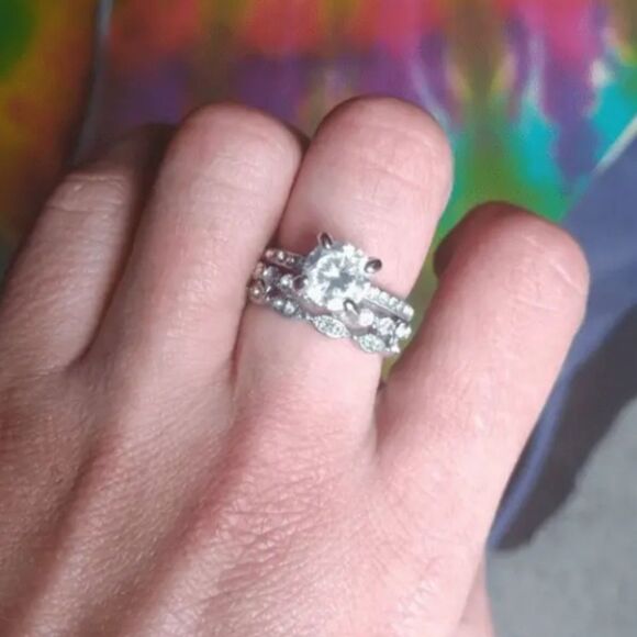 Elegant 2pc diamond wedding ring set sz 5 - Picture 2 of 4